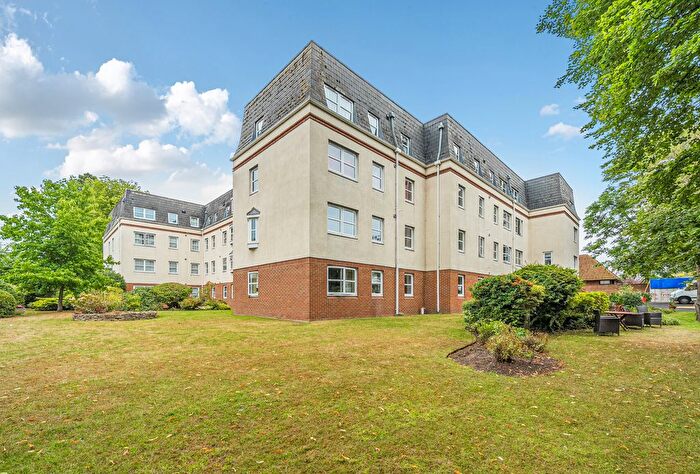 1 Bedroom Flat For Sale In Waterford Court, Moorend Park Road, Cheltenham, GL53