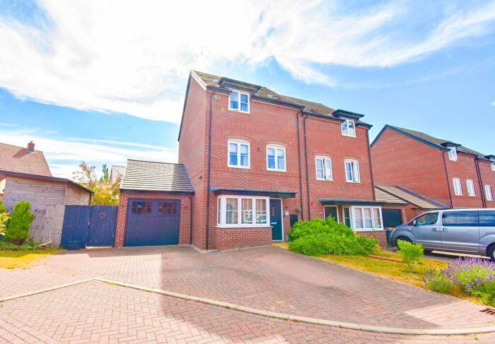 4 Bedroom Semi-Detached House For Sale In Watercress Rise, Biddenham, MK40