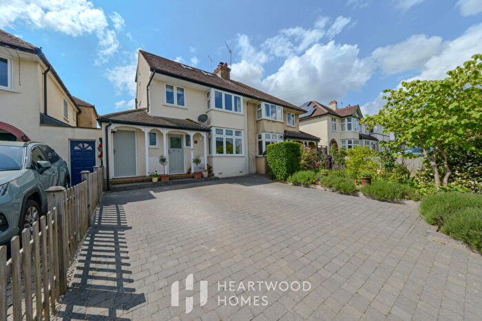4 Bedroom Semi-Detached House For Sale In Gurney Court Road, St. Albans, AL1