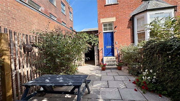 2 Bedroom Flat For Sale In Old School Court, Honiton, Devon, EX14