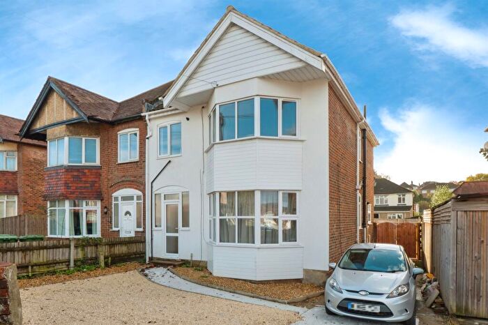 2 Bedroom Flat For Sale In Bitterne Road West, Southampton, SO18