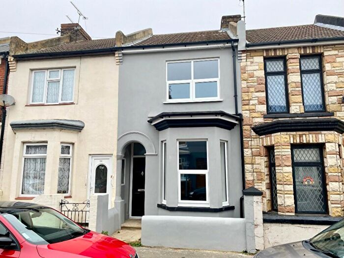 3 Bedroom Terraced House To Rent In Windsor Road, Gillingham, Kent, ME7