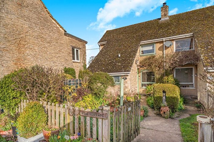3 Bedroom Semi Detached House For Sale In Cote, Bampton, OX18