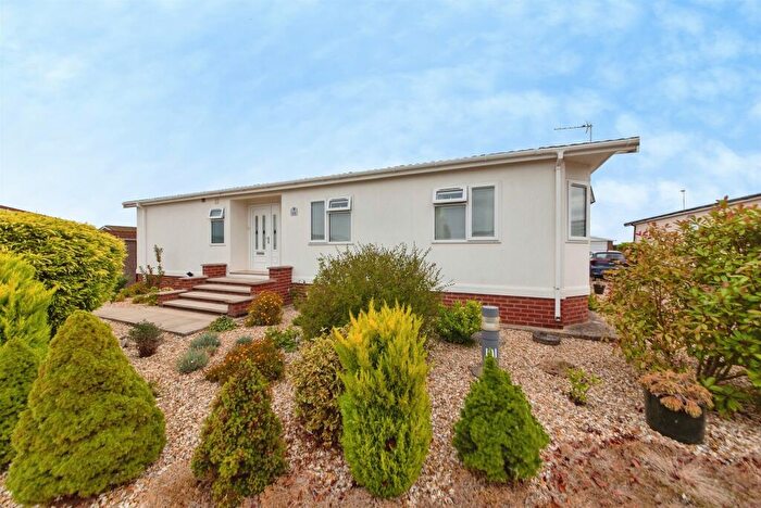 2 Bedroom Lodge For Sale In Marina View, Dogdyke, Lincoln, LN4