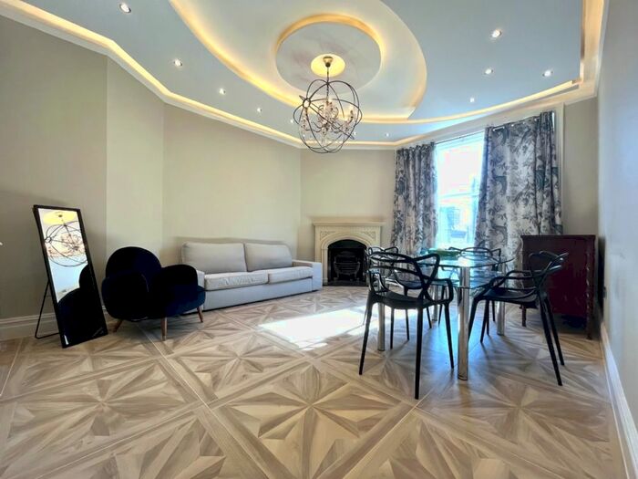 2 Bedroom Flat To Rent In Alexandra Court, Maida Vale, London, W9