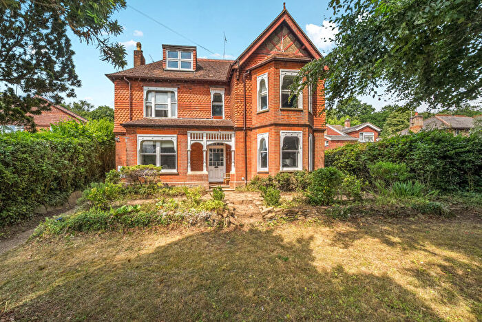 4 Bedroom Flat For Sale In Peperharow Road, Godalming, GU7