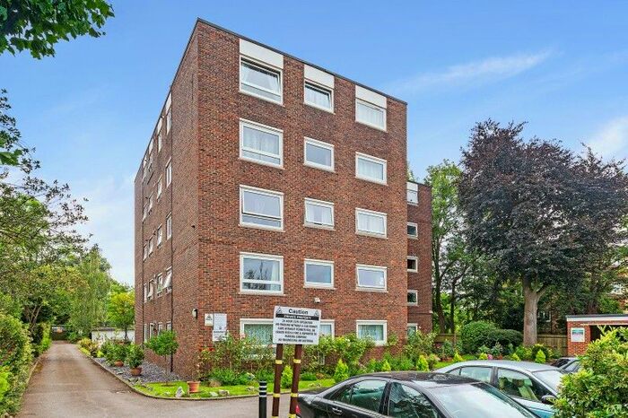 2 Bedroom Flat To Rent In Badminton, Galsworthy Road, Kingston Upon Thames, Surrey, KT2