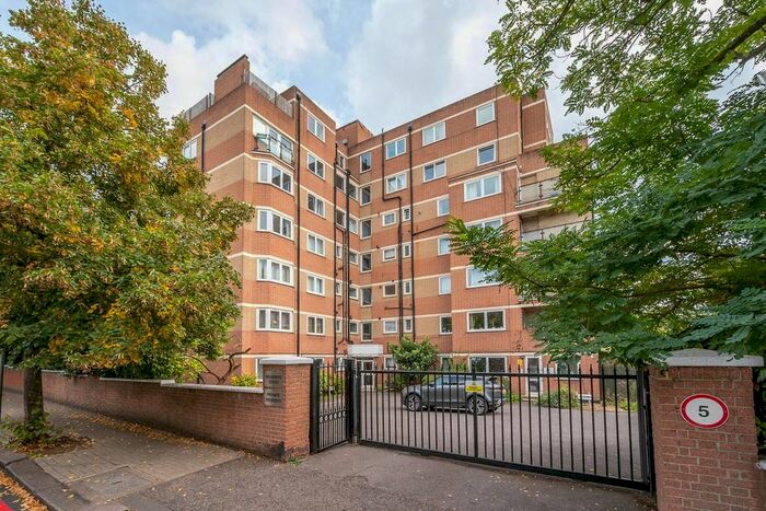 2 Bedroom Flat To Rent In Upper Richmond Road, Putney, London, SW15