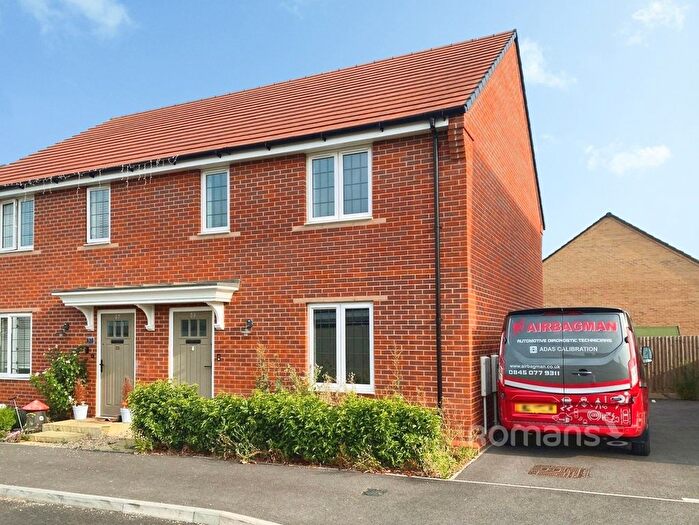3 Bedroom Semi-Detached House For Sale In Martingale Grove, Arborfield Green, Reading, RG2