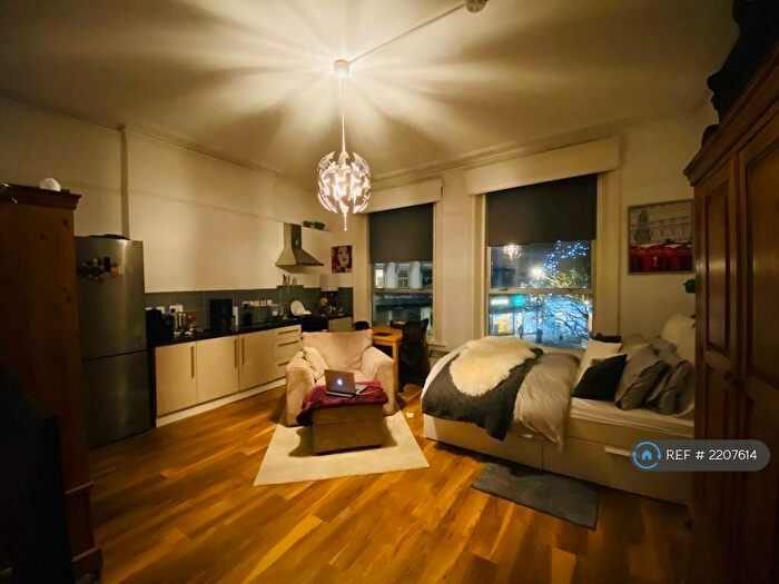 Studio To Rent In Belsize Lane, London, NW3