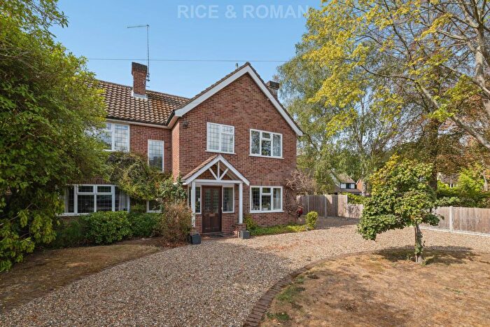 5 Bedroom Detached House For Sale In Onslow Road, Sunningdale, SL5
