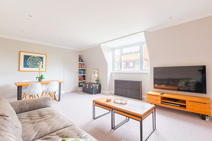 2 Bedroom Flat To Rent In Elm Park Gardens, London, SW10