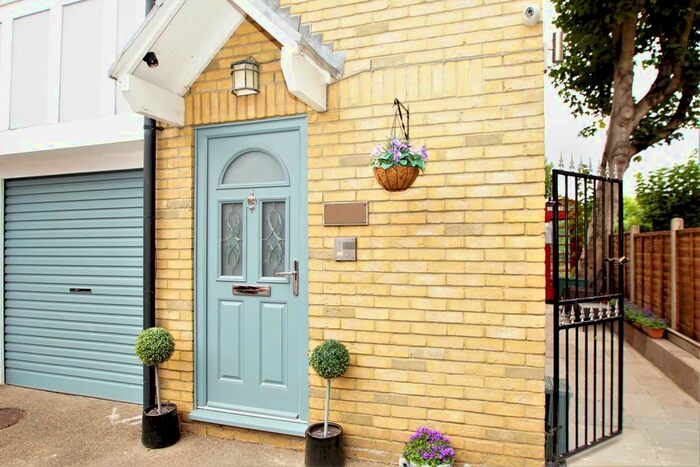 3 Bedroom Semi-Detached House To Rent In Charlotte Quay, Priory Street, SG14