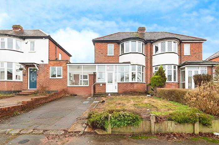 3 Bedroom Semi Detached House For Sale In Geoffrey Road, Shirley, Solihull, B90