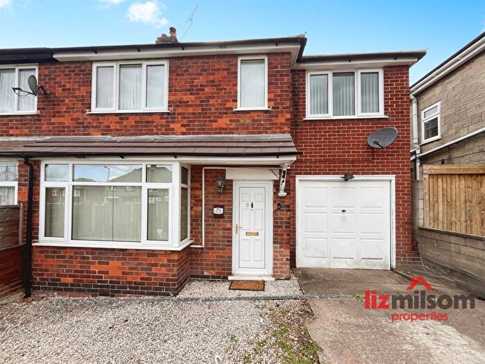 3 Bedroom Semi-Detached House For Sale In Darklands Road, Swadlincote, DE11
