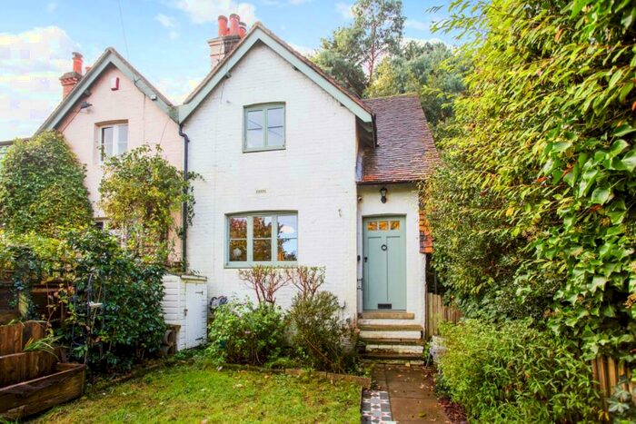 2 Bedroom Cottage To Rent In Little Common Lane Bletchingley, RH1