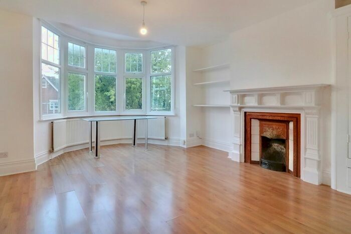 3 Bedroom Flat To Rent In Lynton Road, London, W3