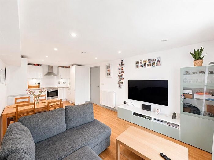 1 Bedroom Flat For Sale In Datchet House, Chester Road, Hounslow, TW4