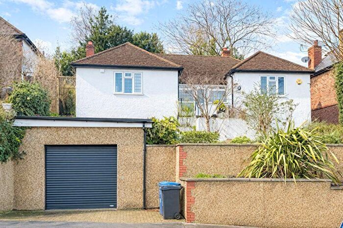 3 Bedroom Detached Bungalow For Sale In Kingsdown Avenue, South Croydon, CR2