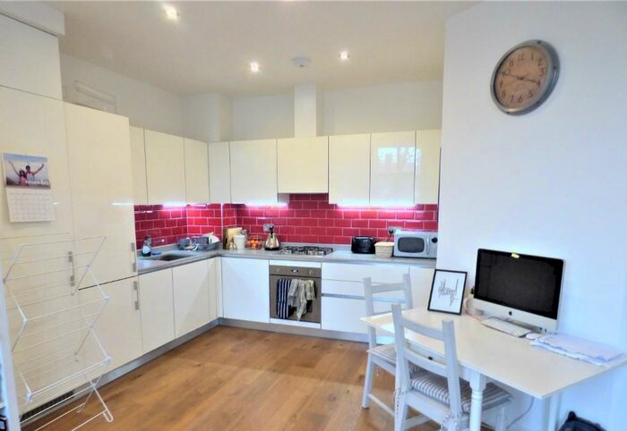 1 Bedroom Apartment To Rent In Halewsorth Court, Alfred Street, Bow, E3