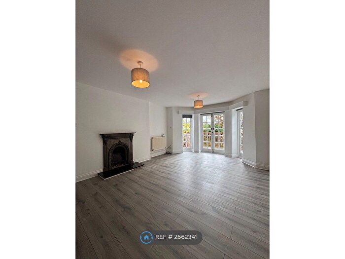 2 Bedroom Flat To Rent In Fawley Lodge, Lewisham, SE23