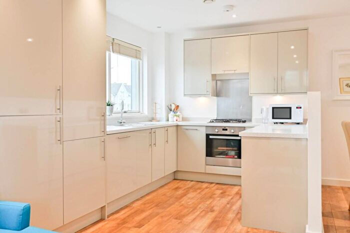 1 Bedroom Flat To Rent In Floral Court, , Palmers Green, London, N13