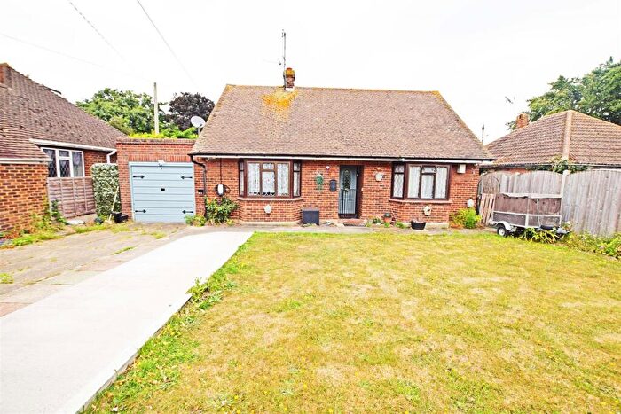 2 Bedroom Detached Bungalow For Sale In Chaffes Lane, Upchurch, Sittingbourne, ME9