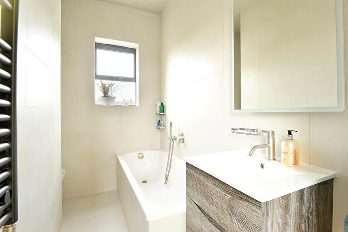 4 Bedroom House To Rent In Crawthew Grove, East Dulwich, London, SE22