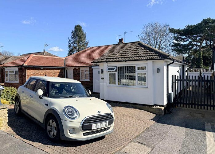 3 Bedroom Bungalow For Sale In Oaklands Avenue, Hatfield, AL9