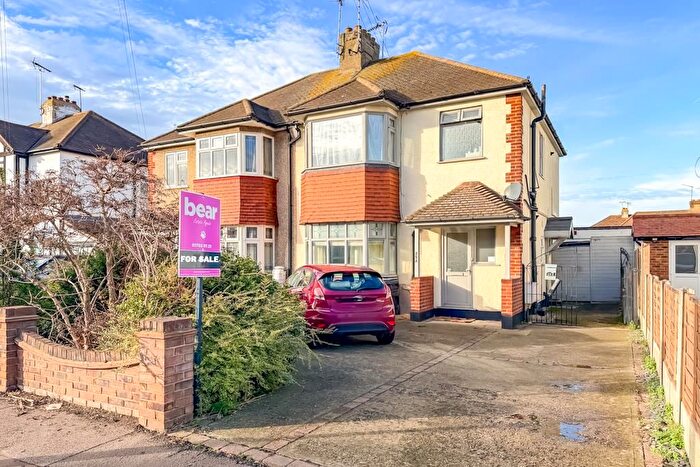 1 Bedroom Flat For Sale In Beverley Gardens, Southend-On-Sea, SS2