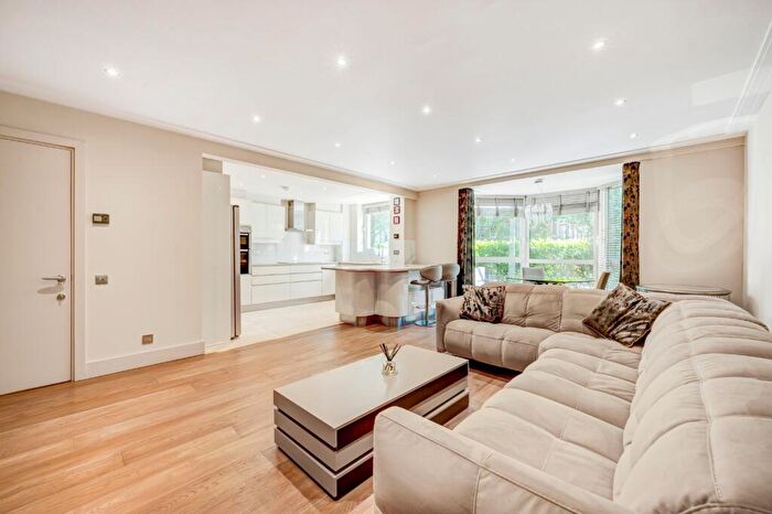 2 Bedroom Flat To Rent In Queens Terrace, London, NW8