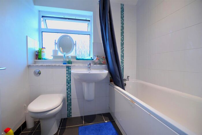 3 Bedroom End Of Terrace House For Sale In Almond Road, Burnham, Slough, SL1