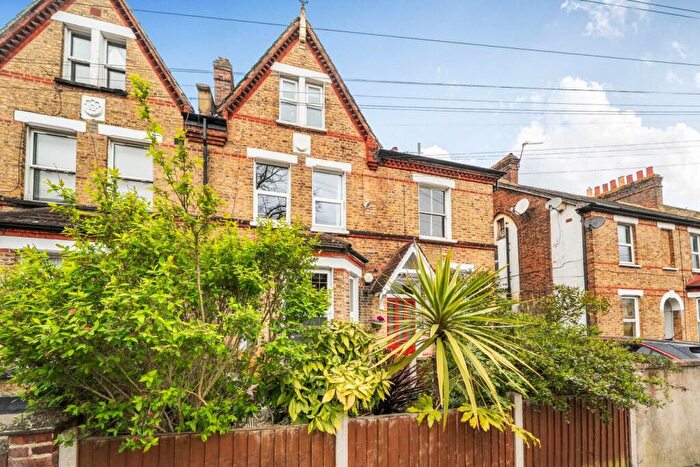 2 Bedroom Flat For Sale In Selby Road, Anerley, Penge, SE20