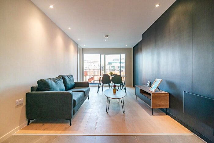 2 Bedroom Flat To Rent In Spinners Way, Manchester, Greater Manchester, M15