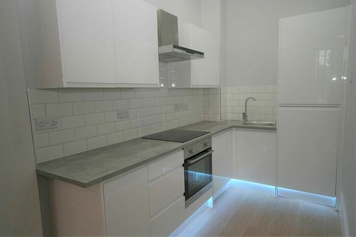 1 Bedroom Flat To Rent In Crossways, South Croydon, Surrey, CR2