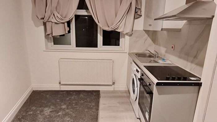 Studio To Rent In Mandeville Road, Northolt, UB5