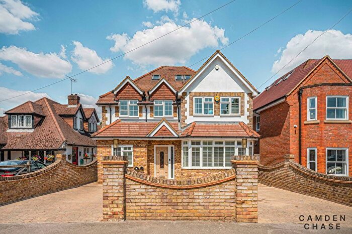 5 Bedroom Detached House For Sale In Ragged Hall Lane, St. Albans, AL2
