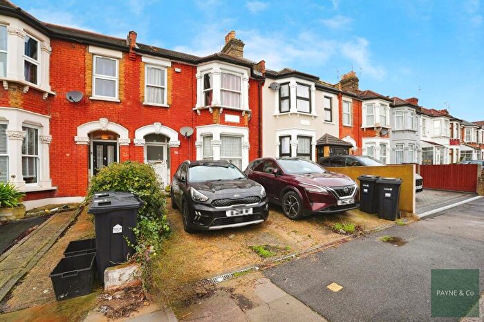 3 Bedroom Terraced House For Sale In Kensington Gardens, Ilford, IG1