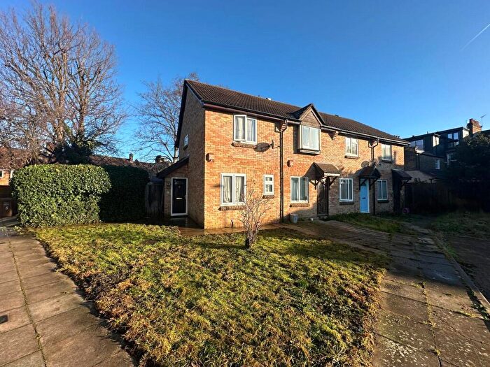 2 Bedroom End Of Terrace House For Sale In Sycamore Grove, London, SE6