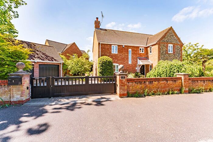4 Bedroom Detached House For Sale In Priors Grove, Yaxham, NR19