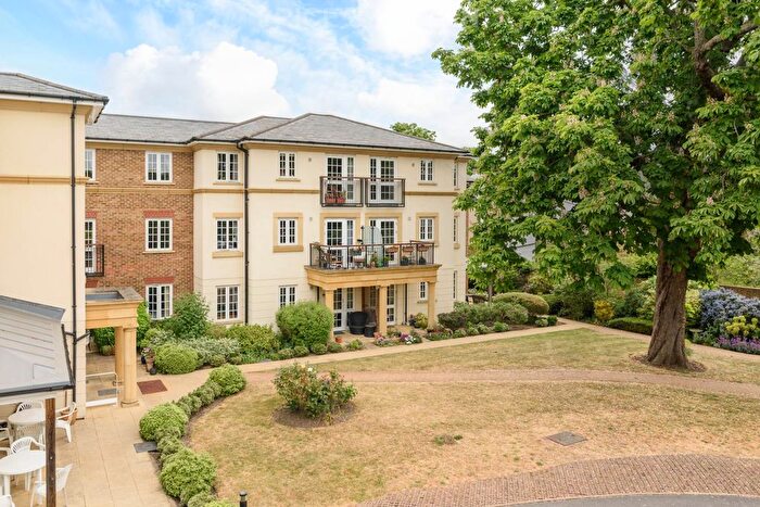 1 Bedroom Flat For Sale In Gifford Lodge, Twickenham, TW2