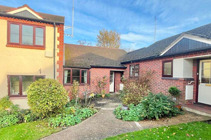 2 Bedroom Bungalow For Sale In Avon Road, Farnham, Surrey, GU9