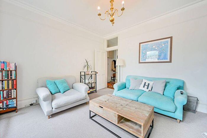 2 Bedroom Flat To Rent In Digby Mansions, Hammersmith, London, W6