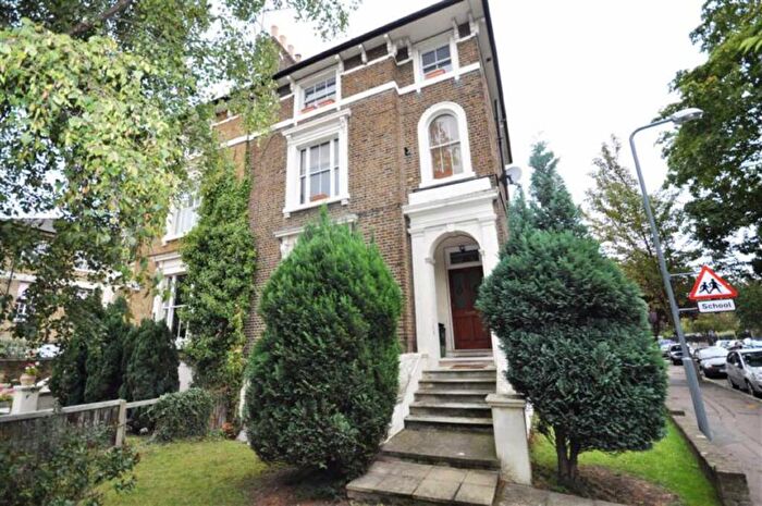 1 Bedroom Flat To Rent In New Wanstead, Wanstead, E11