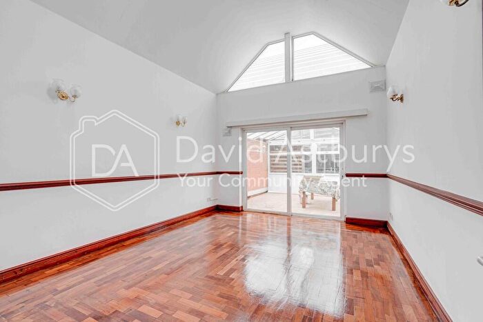 1 Bedroom Semi-Detached Bungalow To Rent In Wotton Road, Cricklewood, London, NW2