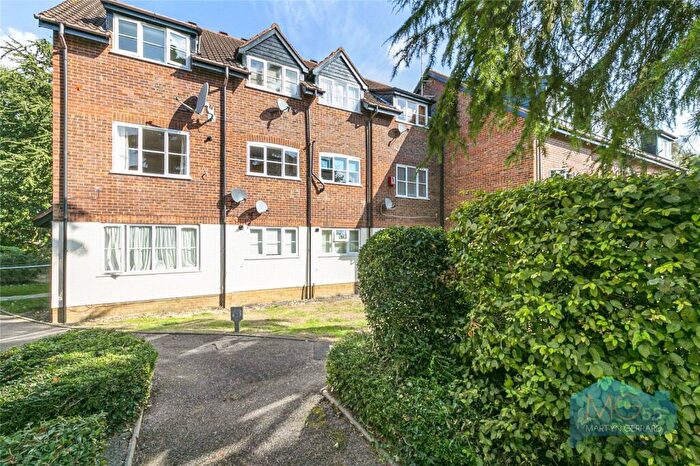 2 Bedroom Apartment To Rent In Galdana Avenue, Barnet, Hertfordshire, EN5