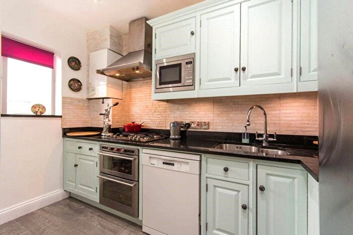 1 Bedroom Flat To Rent In Lancaster Drive, Blackwall, E14