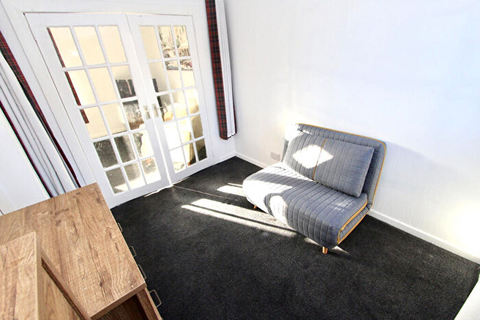 3 Bedroom Terraced House For Sale In Forrest Avenue, Hamilton, ML3