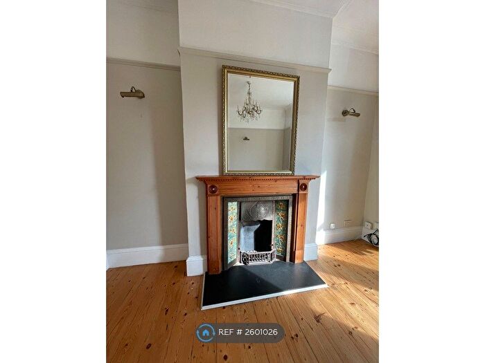 3 Bedroom Flat To Rent In Norroy Road, Putney, SW15