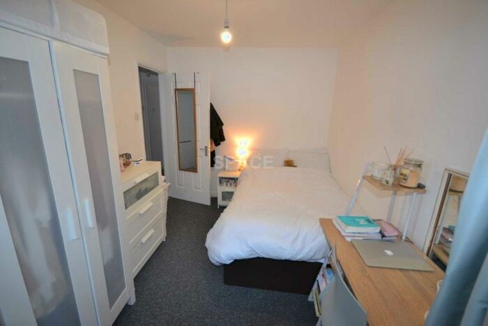 3 Bedroom Terraced House To Rent In Blenheim Gardens, Reading, RG1